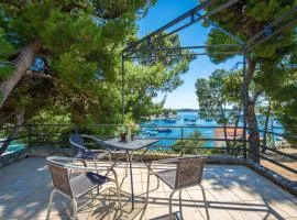 Sunny Days ''Sara'' - ZF Hvar