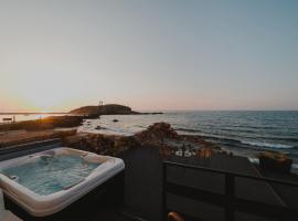 Luksusa viesnīca Portara Seaside Luxury Suites Naksā