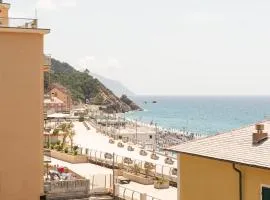 Deiva Marina Sea View Flat with Garage