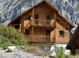 Chalet Le Murè hameau des Chazals Nevache Hautes Alpes, hotel sa Névache
