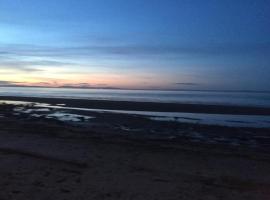 Magnificent sea view lodge, cottage in Port Seton