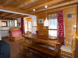 Le Baoùba Hameau des Chazals Nevache Hautes Alpes, hotel i Névache