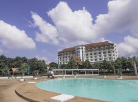 Arawan Riverside Hotel, спа-отель в городе Паксе