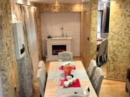 Bella Casa Apartments, hotel em Făgăraş
