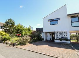 Boathouse, holiday home in Deganwy
