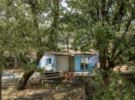 Adorable holiday home with pool, φθηνό ξενοδοχείο σε Uzer