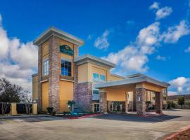 La Quinta by Wyndham Beeville, hotel v destinaci Beeville