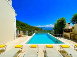 Kalami Beach Luxury Villa with heatable private pool by DadoVillas, hotel em Kalámi