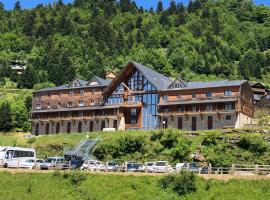 Appartement 4 personnes aux pieds des pistes, Ariège, hotell i Ustou