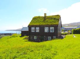 Traditional Faroese house in Tórshavns city center, sumarbústaður í Þórshöfn