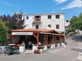 Pod Voltom, hotell i Klenovica