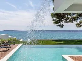 Villa Sea Star Luksuzna Vila uz More s Infinity Bazenom Kaštel Kambelovac