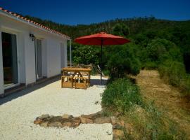 Cozy house in beautiful valley, close to the beach, hotel with parking in Odeceixe