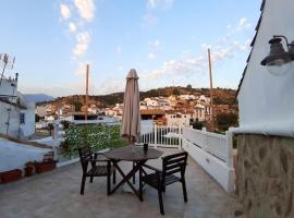 One bedroom house with private pool garden and wifi at Riogordo, pet-friendly hotel in Ríogordo