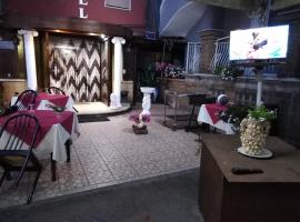 Hotel La Carina, hotel v destinácii Grottaminarda