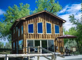 Rustic Hideaway, holiday home in Cortez