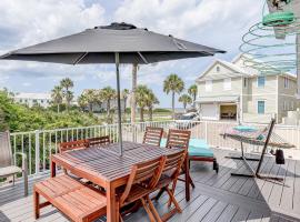 Atlantic Shores Getaway steps from Jax Beach Private House Pet Friendly Near to the Mayo Clinic - UNF - TPC Sawgrass - Convention Center - Shopping Malls - Under 3 Hours from DISNEY, hotell i Jacksonville Beach