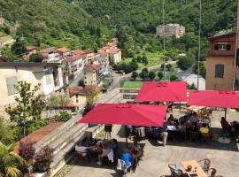 DormiRE, in the heart of the medieval Pigna, hotell i Pigna