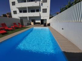 Amazing 2 Suites with pool Almada I, apartment in Almada