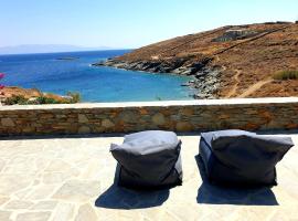 Simousea, hotel with parking in Kithnos Chora