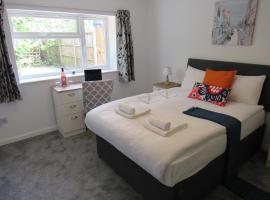 The Cambridge Suites - Tas Accommodations, homestay in Cambridge