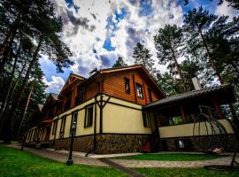 Явір Резорт، فندق في Starychi