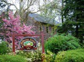 Brownstone Colonial Inn, bed and breakfast en Reinholds