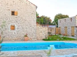 Heritage House Vrime - stone house with heated pool