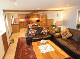 Church Cottage, holiday home in Charmouth