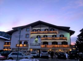Hotel Tschurtschenthaler: Dobbiaco şehrinde bir otel