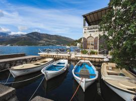 Carrubba, hotel di Tivat