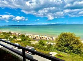 Studio mit Panorama-Meerblick und direkter Strandlage in Scharbeutz