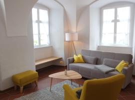 60qm Wohnung Naabtal im historischen Pfarrhaus Pielenhofen、Pielenhofenのホテル