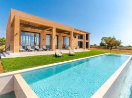 Luxury Villa in the hearth of Mallorca Can Berrubi, отель в Инке