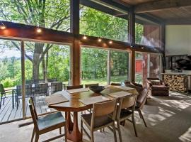 Family-Friendly Glen Home with White Mountain Views!, hotel v destinaci Glen