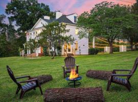 Colonial Manor, hotel with parking in Spring Hill