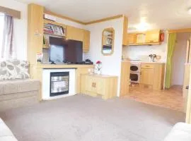 Beachside, Family-friendly, WiFi, 8 berth Caravan 158