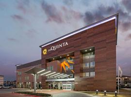 La Quinta Inn & Suites DFW West-Glade-Parks, מלון ביולס