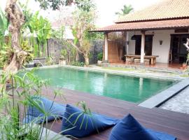 Villa Aquin, hôtel à Solo près de : Padang Golf Adi Sumarmo