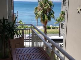 Athens Riviera apt with seaview, 15' to Acropolis, hotel di Athena