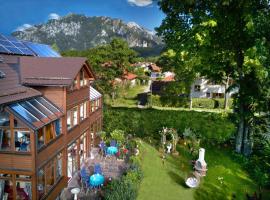 Haus bei der Linden Ferienwohnungen, viešbutis mieste Švangau