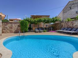 Spacious Holiday Home in Peroj with Private Pool, hotel in Peroj