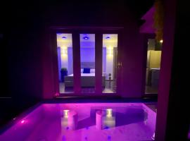 Modern Pool Suite @ Pasavento in Aguadilla, hôtel pas cher à Aguadilla