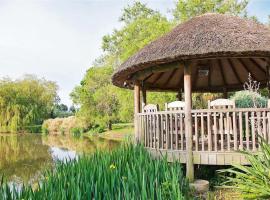 Northlands Farm Superior Chalet 3, hotel i Chichester