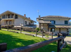 Agriturismo L'Ciabot – hotel w mieście Paesana