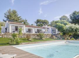 Plush Villa in La Cadière-d'Azur with Private Pool, вариант размещения в городе Laouque