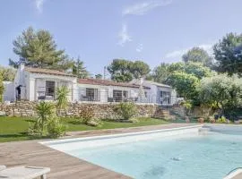 Plush Villa in La Cadière-d'Azur with Private Pool