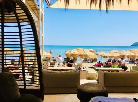 Cubaneros Holiday Inn, hotel near Pure Beach Club, Laganas
