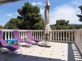 Marijan Martinović Apartments, hotel a Zaton