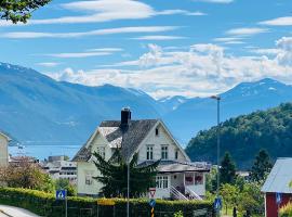 Fjord View Apartment, hotell i Stranda